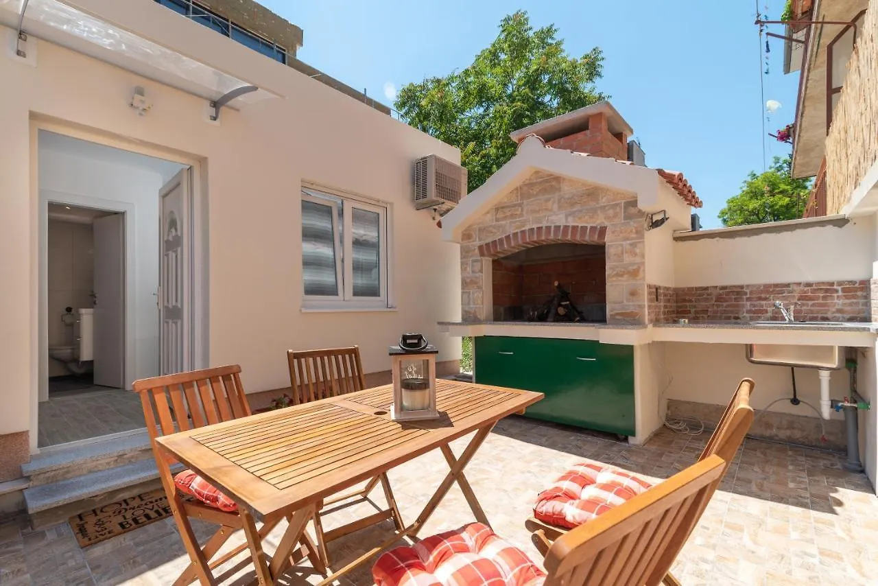 Apartament Small Private House With A Terrace In Trogir