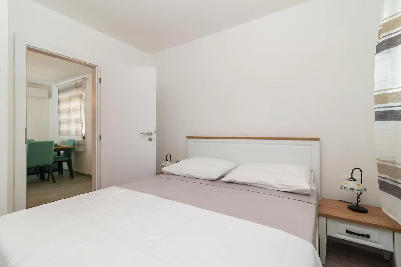 Apartament Small Private House With A Terrace In Trogir Chorwacja