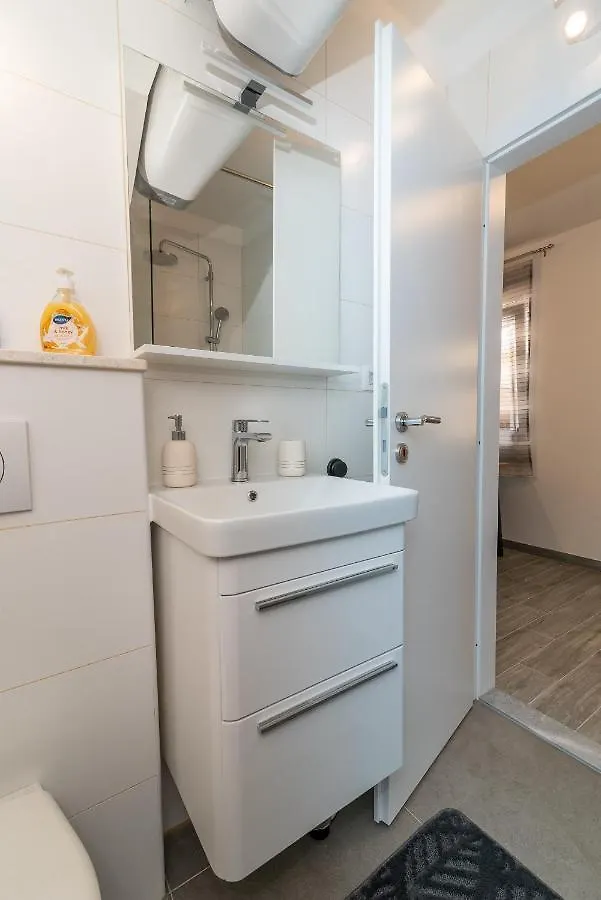 Apartament Small Private House With A Terrace In Trogir 0*,