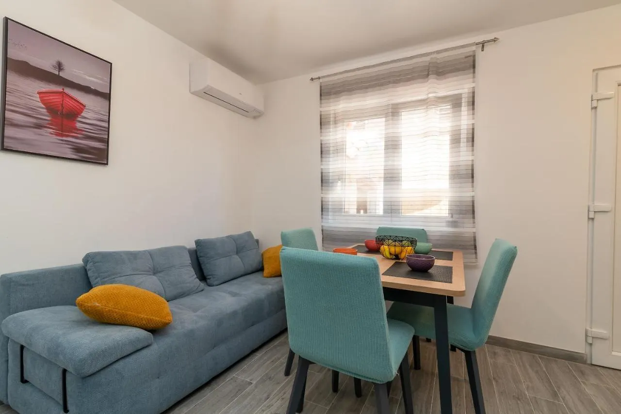 Apartament Small Private House With A Terrace In Trogir 0*,
