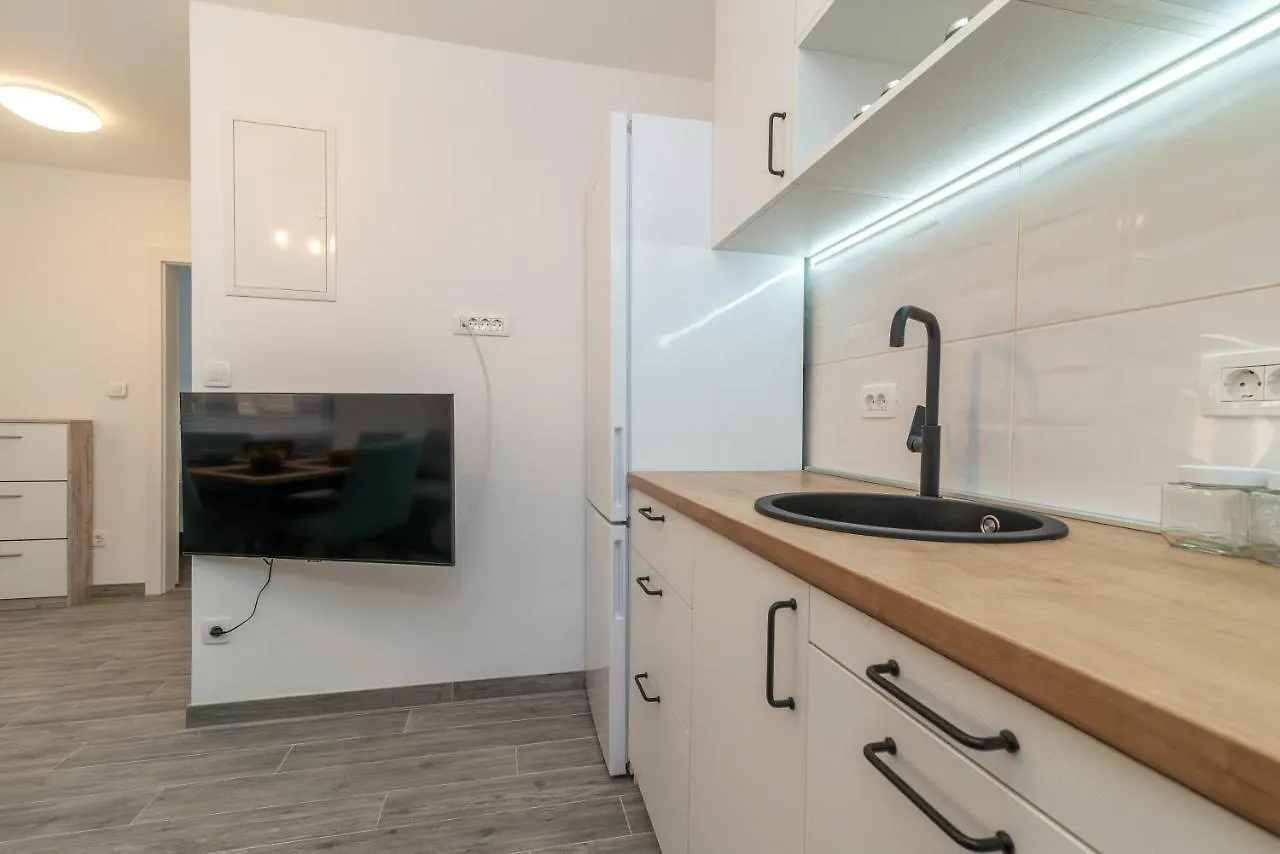 Small Private House With A Terrace In Trogir Lägenhet
